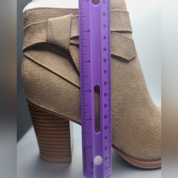 Nwot Women's Ankle Faux Suede Boots Size 5 Tan/Camel color - Picture 4 of 14
